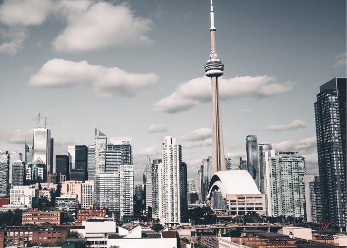 Innovations Reshaping Canadian Retail in 2025: AI and AR Lead the Way