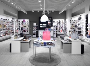 Revolutionizing Canadian Retail: AI, Sustainability, and Phygital Experiences in 2025